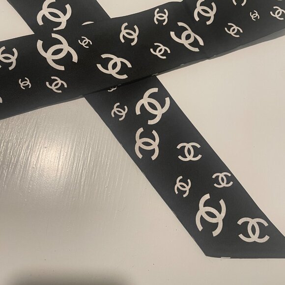 CHANEL Logo CC Silk Twill Slim Bandeau Scarf Stole Twilly - Black & White - Picture 2 of 5